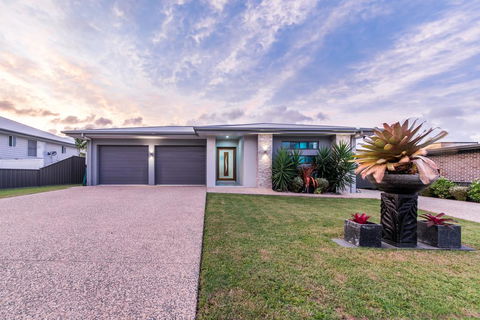 Whitsunday Sands - Tourism Caloundra 1