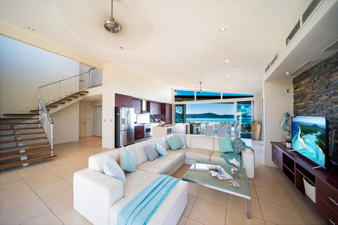 Whitsunday Views - Airlie Beach - Tourism Caloundra 2
