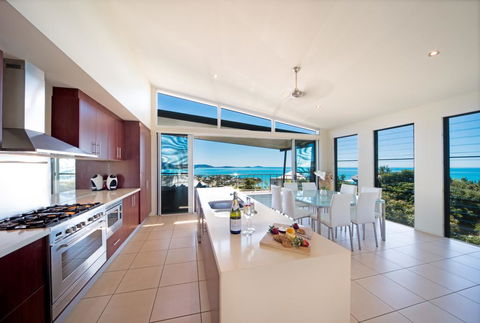 Whitsunday Views - Airlie Beach - Tourism Caloundra 0