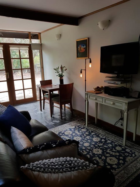 William Hunt's Retreat - Redwood Studio - Tourism Caloundra 3