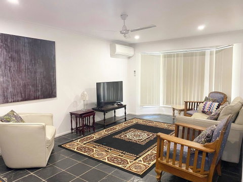 Woorim Secluded Palms Cottage - Tourism Caloundra 2