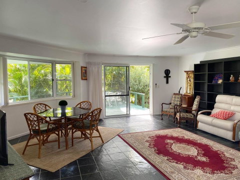 Woorim Secluded Palms Villa - Tourism Caloundra 2