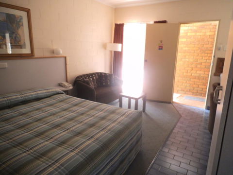 Yarragon Motel - Tourism Caloundra 2