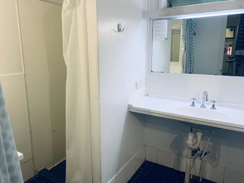 Yellow Submarine Backpackers - Tourism Caloundra 1