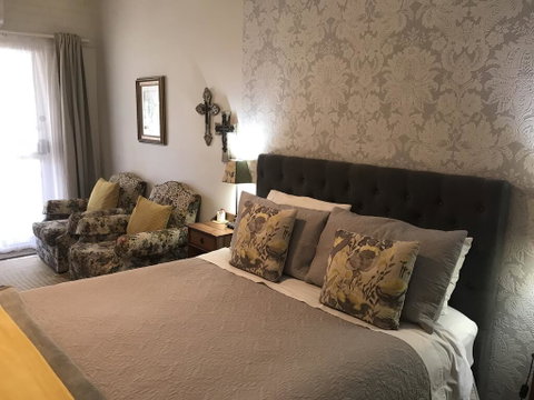 Yellow Gum Bed And Breakfast - Tourism Caloundra 1