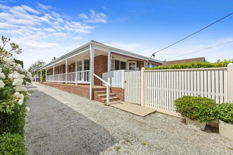 YIN-YANG - MOUNT ELIZA - Tourism Caloundra 3