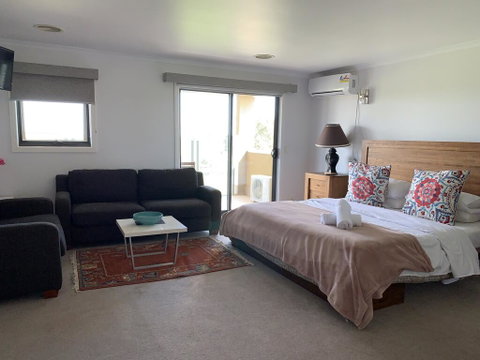 Yes Home - Tourism Caloundra 0
