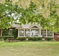 York Cottage - grand gate house and enchanting gardens - Tourism Caloundra