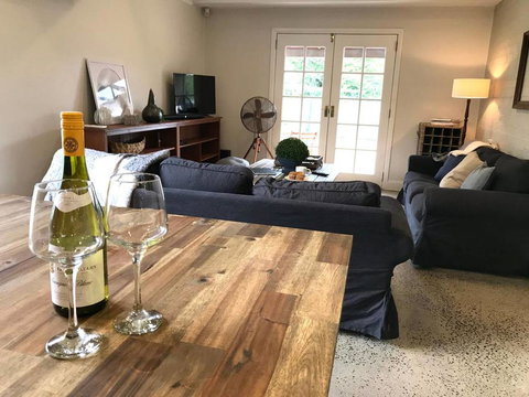 YSG The Edward Townhouse 151 - Walk To Town - Tourism Caloundra 2