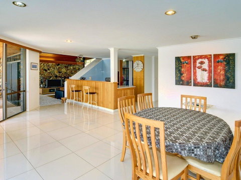 Yulunga 20 - 4 BDRM Canal Home With Pool - Tourism Caloundra 2