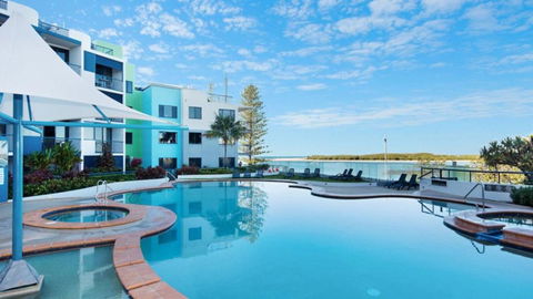#55 Grand Pacific Resort, Outdoor Spa With A View! - Tourism Caloundra 0