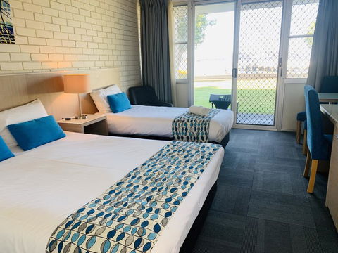 Zorba Waterfront Motel - Tourism Caloundra 2