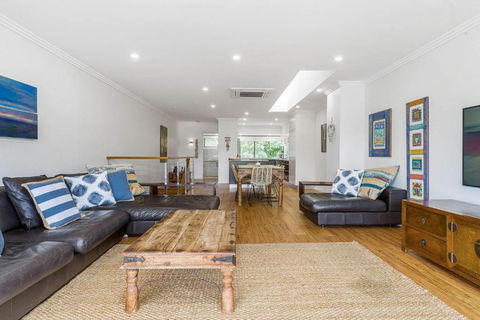 A Perfect Stay - 3 James Cook Apartments - Tourism Caloundra 4