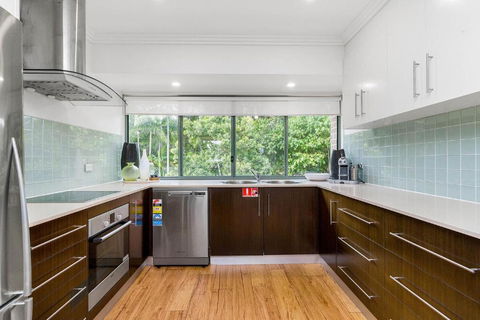 A Perfect Stay - 3 James Cook Apartments - Tourism Caloundra 3