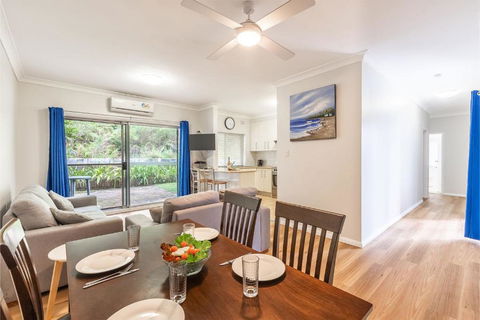 Adriana 4 Open Plan Living With Backyard - Tourism Caloundra 2