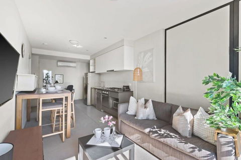 A 2BR Apt On Collins With City Views FREE Parking - Tourism Caloundra 1