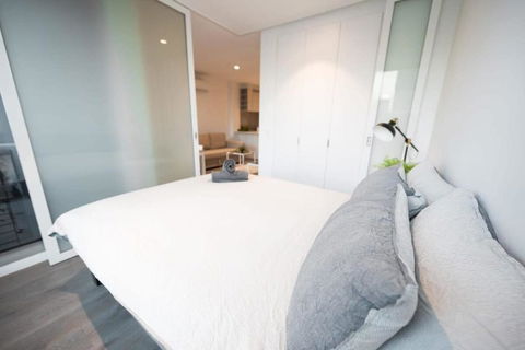 A Chic 2BR CBD Apartment Near Southern Cross - Tourism Caloundra 1