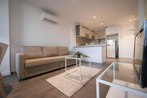 A Chic 2BR CBD Apartment Near Southern Cross - Tourism Caloundra 3
