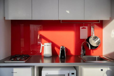 A City-centre Studio For Savvy Business Travellers - Tourism Caloundra 2