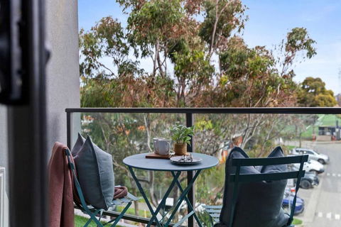 A Cozy & Modern Apt Near To Flemington Races - Tourism Caloundra 2