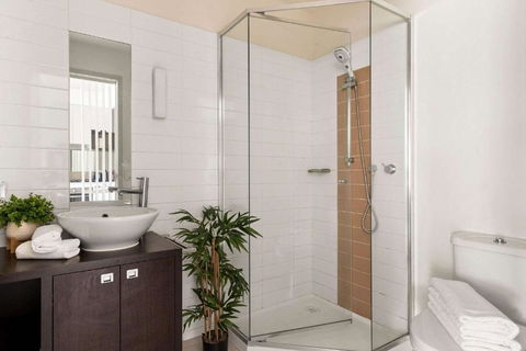 A Cozy & Modern Apt Near To Flemington Races - Tourism Caloundra 4