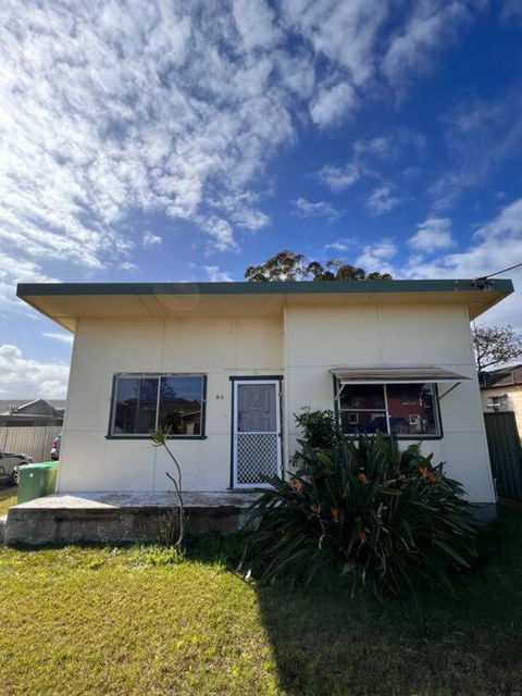 A Delightful Two-bedroom Cottage On Toowoon Bay. - Tourism Caloundra 1