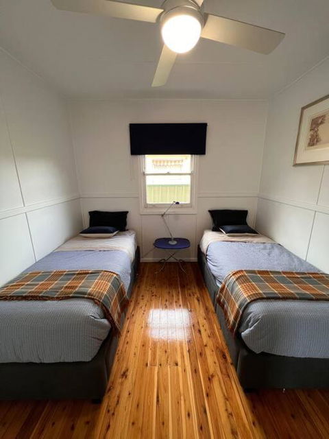 A Delightful Two-bedroom Cottage On Toowoon Bay. - Tourism Caloundra 2