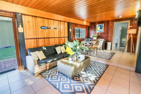 A Lure - A 2-minute Walk To Agnes Main Beach - Tourism Caloundra 3