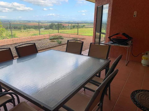 A Picturesque 3 Bedroom House With Splendid Views - Tourism Caloundra 1