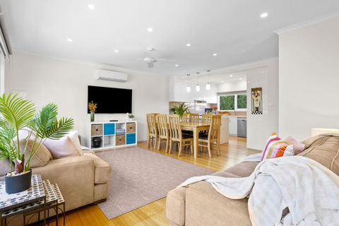 A Stones Throw - Tourism Caloundra 0