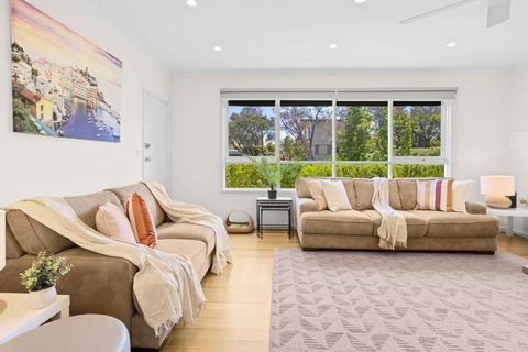 A Stones Throw - Tourism Caloundra 1