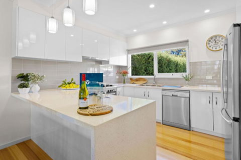 A Stones Throw - Tourism Caloundra 3
