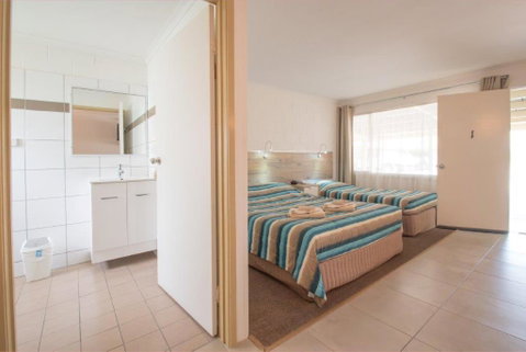 A & A Motel - Tourism Caloundra 3