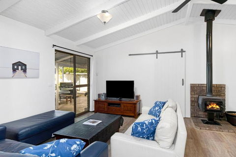 Abbey Beach Shack - Tourism Caloundra 0