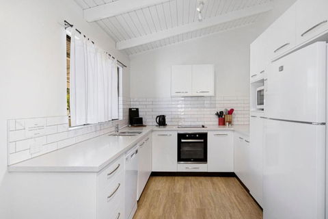 Abbey Beach Shack - Tourism Caloundra 2