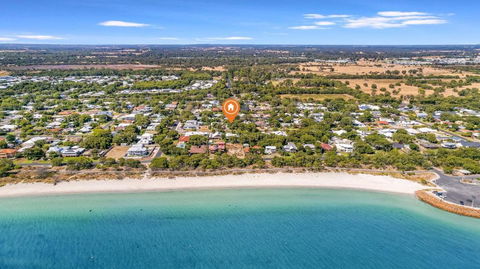 Abbey Beach Shack - Tourism Caloundra 3