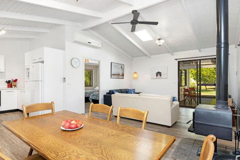 Abbey Beach Shack - Tourism Caloundra 1