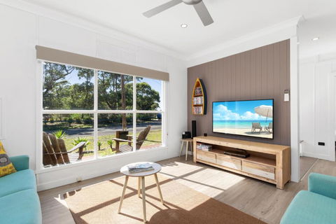 Abode Callala Beach Jervis Bay - 100m To Beach! - Tourism Caloundra 4