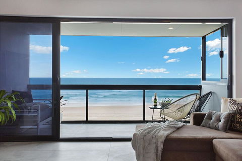 Absolute Beach Front Renovated 3 Bdrm 2 Bath App - Tourism Caloundra 0