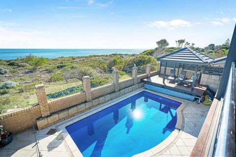 Absolute Oceanfront Retreat - Tourism Caloundra 1