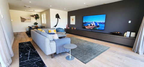 Absolute Waterfront With Oversized Private Terrace - Tourism Caloundra 3