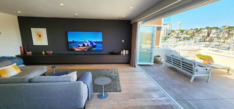 Absolute Waterfront With Oversized Private Terrace - Tourism Caloundra 4