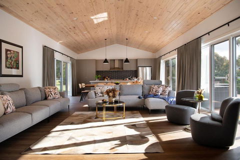 Acacia House - Tourism Caloundra 0