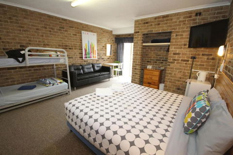 Acacia Snowy Motel - Tourism Caloundra 2