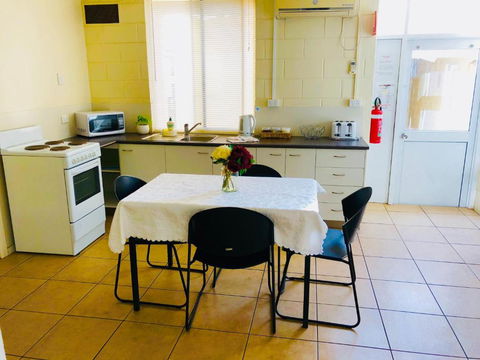 Accommodation @ Isa - Tourism Caloundra 2