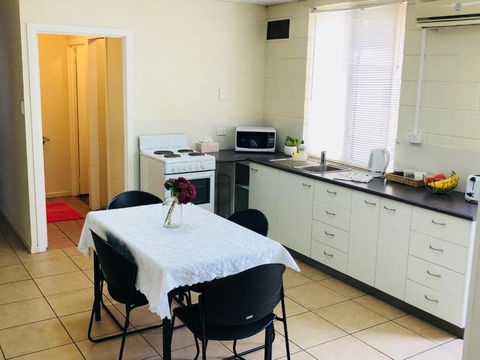 Accommodation @ Isa - Tourism Caloundra 3
