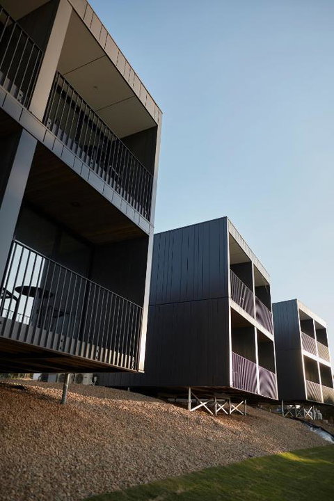 Accommodation @ Curlewis - Tourism Caloundra 2