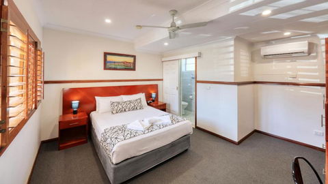 Across Country Motor Inn & Cottages - Tourism Caloundra 3