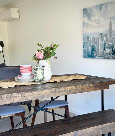 Adorable Modern 4 Br House WiFi & Parking - Tourism Caloundra 1