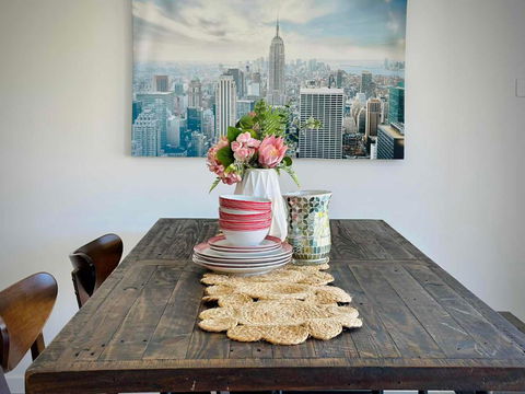 Adorable Modern 4 Br House WiFi & Parking - Tourism Caloundra 2